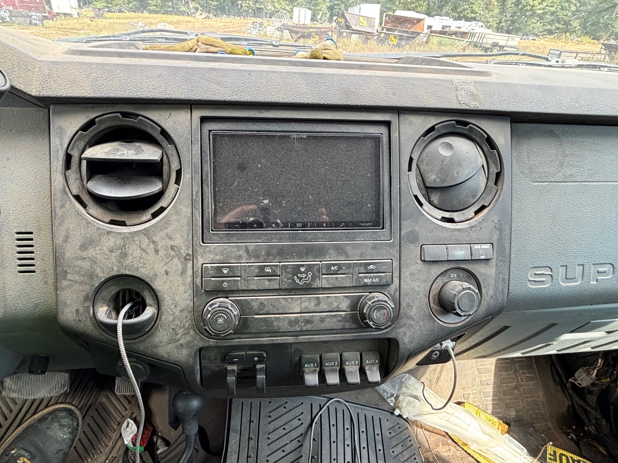 2015 FORD F450 - Image 13